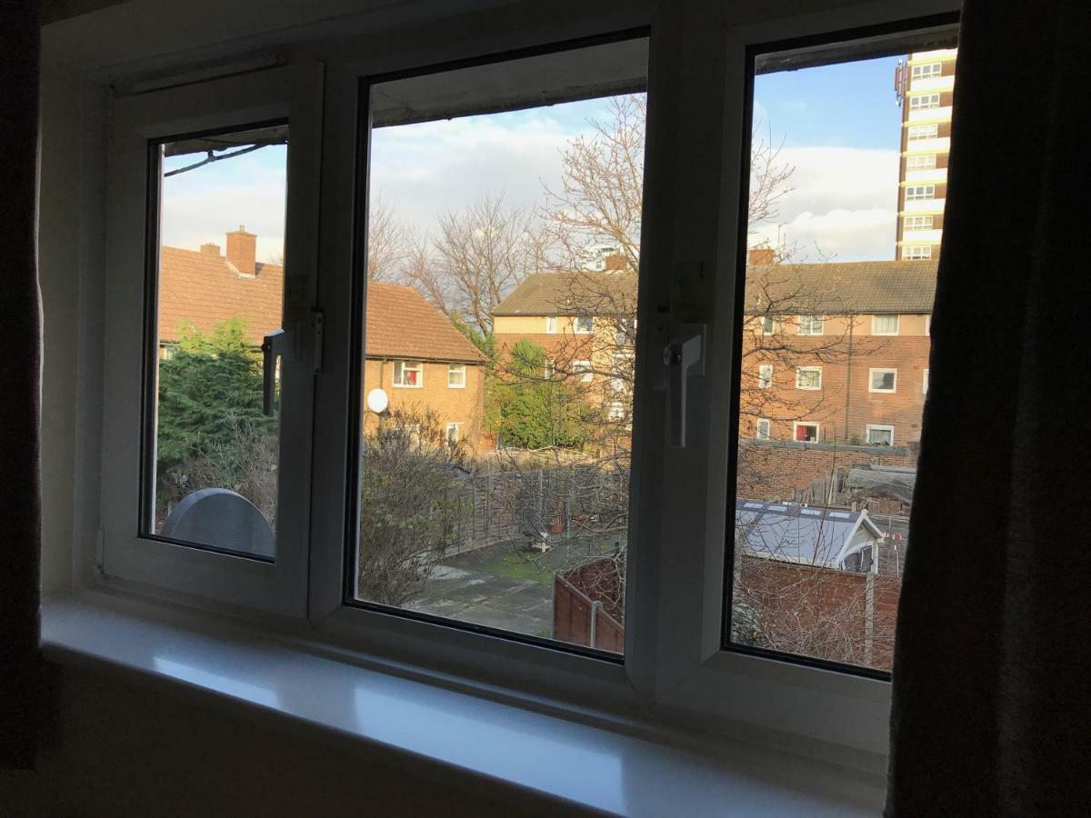 Cozy Apartment In Stratford From 18 Minutes To Central London Exterior photo